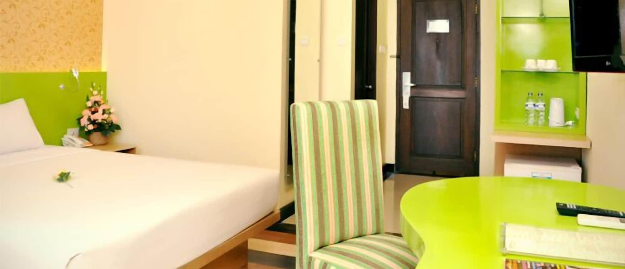 Pandanaran Hotel Semarang Exterior photo
