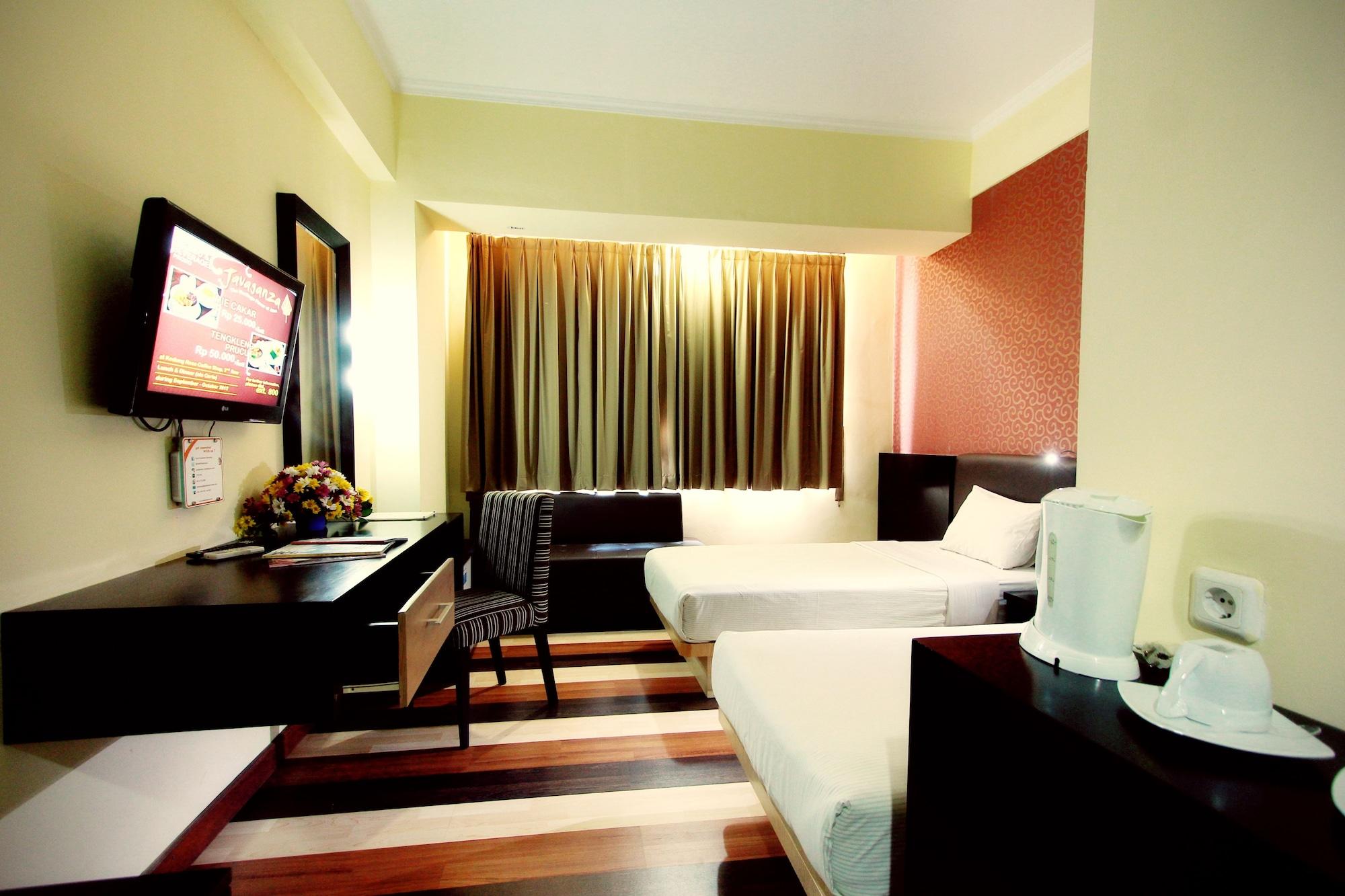 Pandanaran Hotel Semarang Exterior photo
