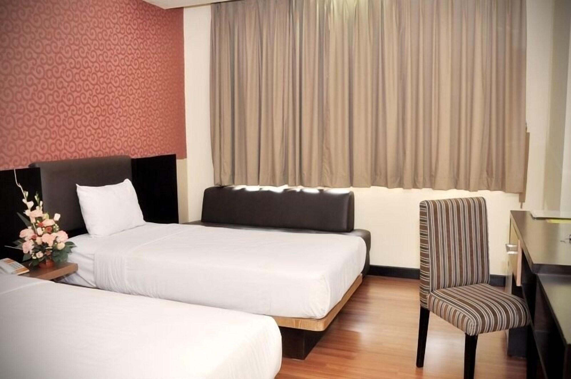 Pandanaran Hotel Semarang Exterior photo