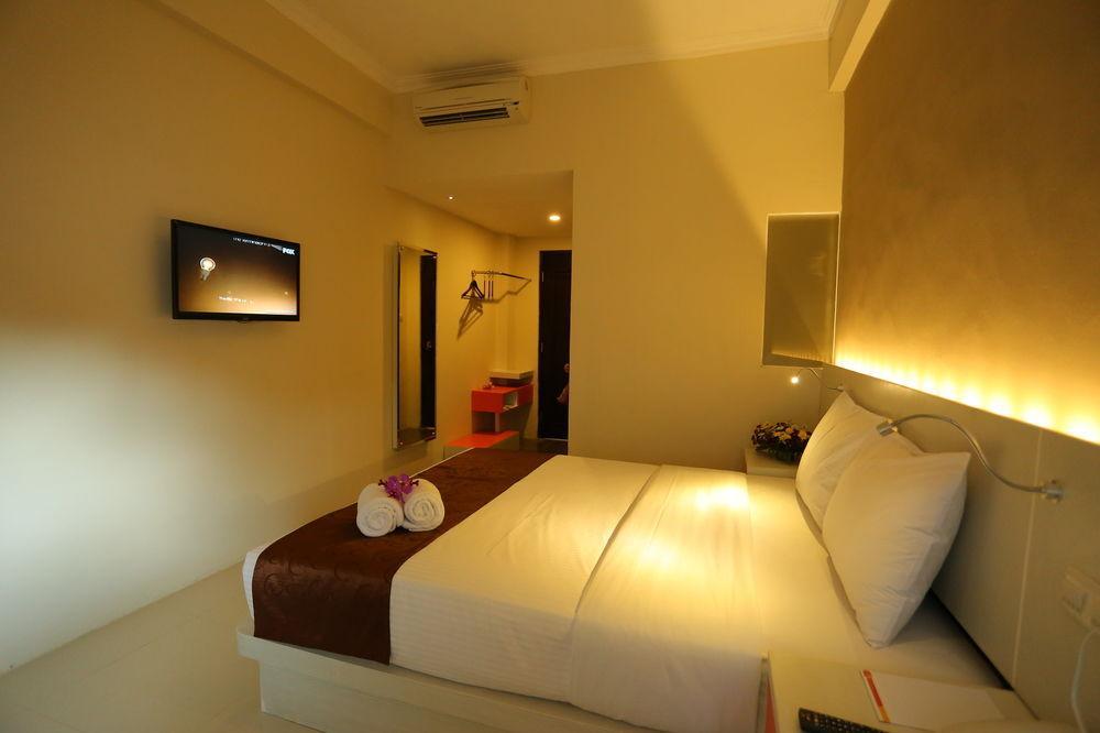 Pandanaran Hotel Semarang Exterior photo