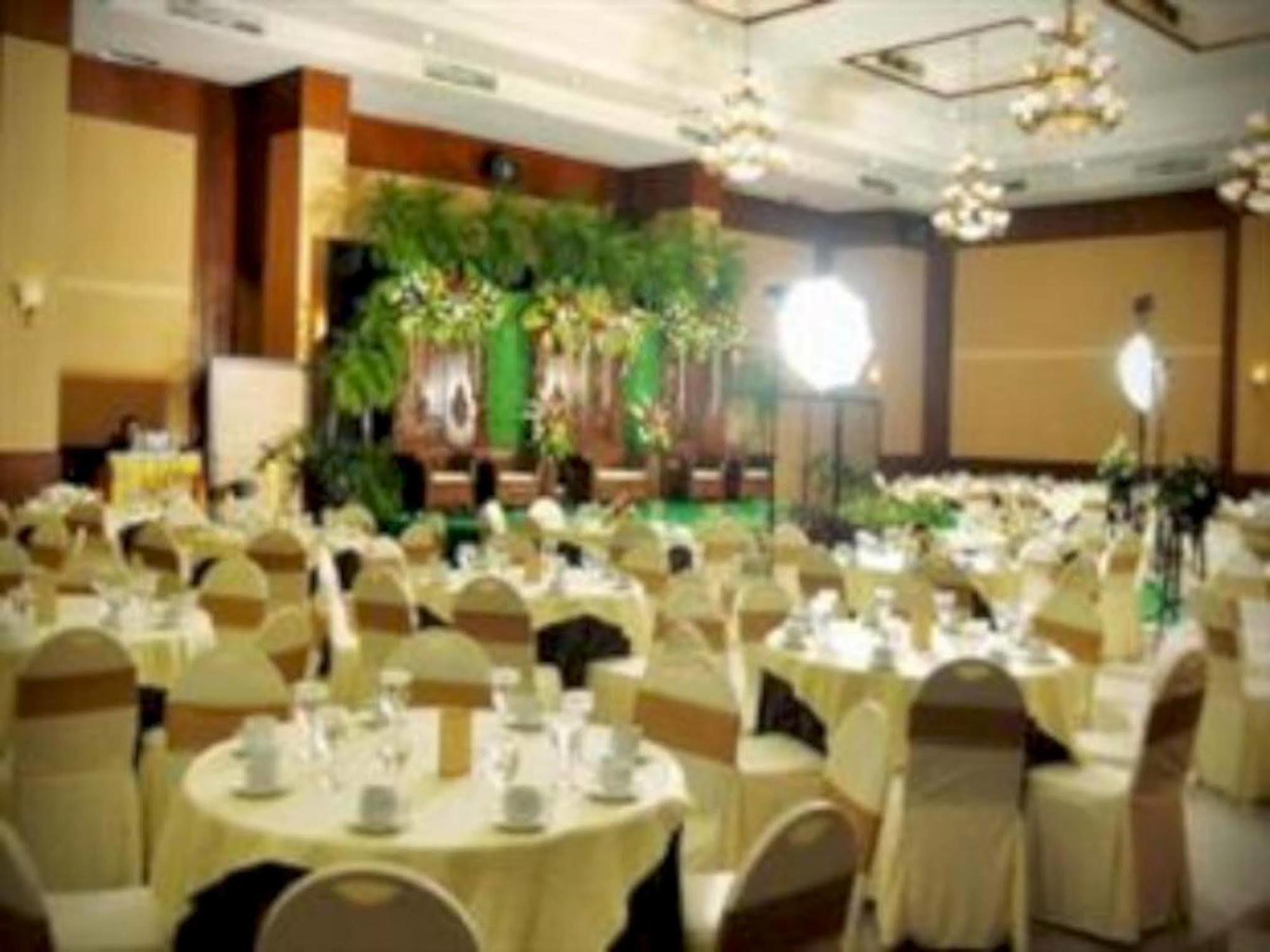 Pandanaran Hotel Semarang Exterior photo