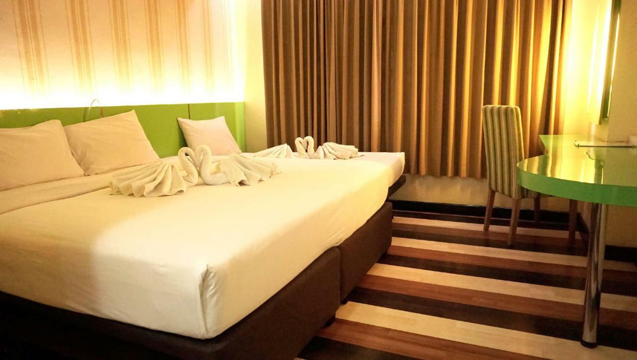 Pandanaran Hotel Semarang Exterior photo