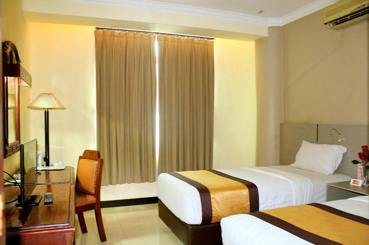 Pandanaran Hotel Semarang Exterior photo